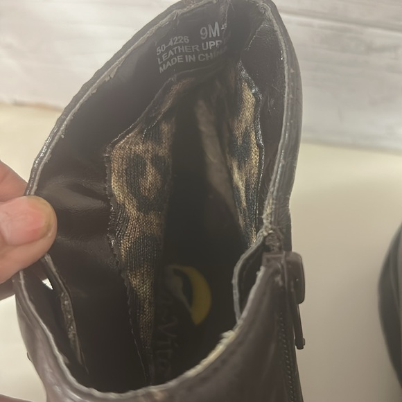 Brown Women's  booties size 9 M by bella Vita - Picture 7 of 7